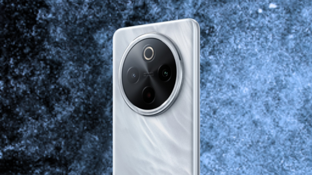 iQOO Z10 5G स्मार्टफोन का रियर लुक जिसमें बड़ा राउंड कैमरा मॉड्यूल दिख रहा है, दो आकर्षक कलर वेरिएंट के साथ 